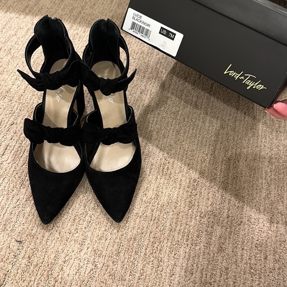 Lord and Taylor mules with bows box included - Picture 4 of 6